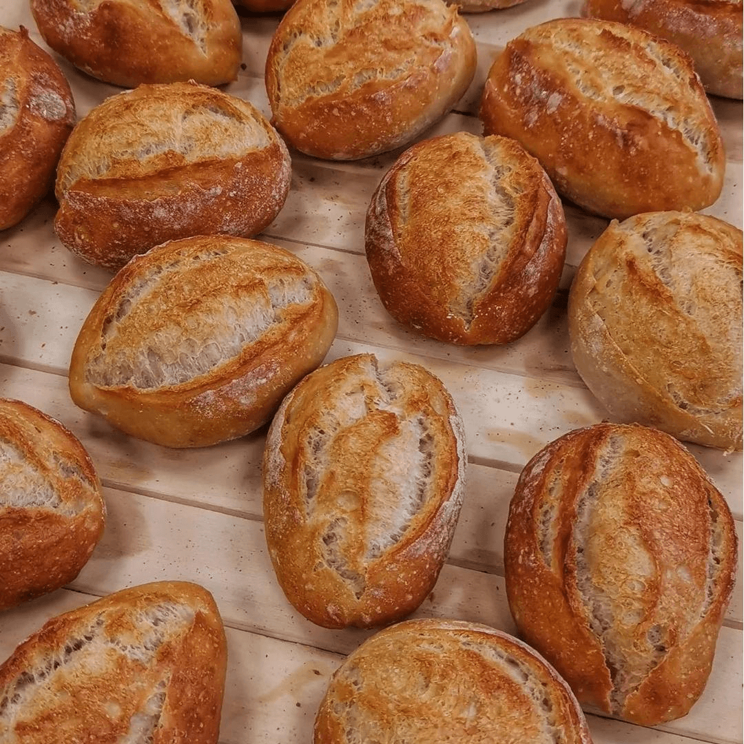 Wie man gesundes Brot backt: Vollkorn, Sauerteig und Dinkel